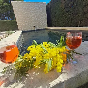 La Maison De Manon, 4-5personnes, 75m2, Centre Village, Jardin Et Wifi Hébergement de vacances